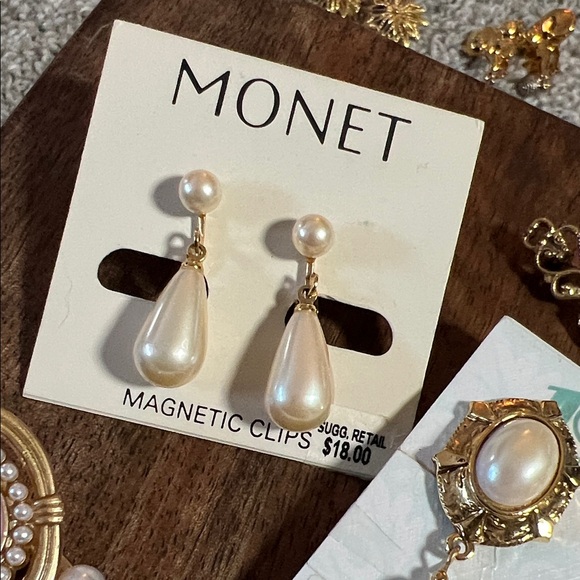 Vintage Pearl Gold Tone Jewelry Lot with Clip Earrings Necklace Brooch Hair Clip - Picture 2 of 9